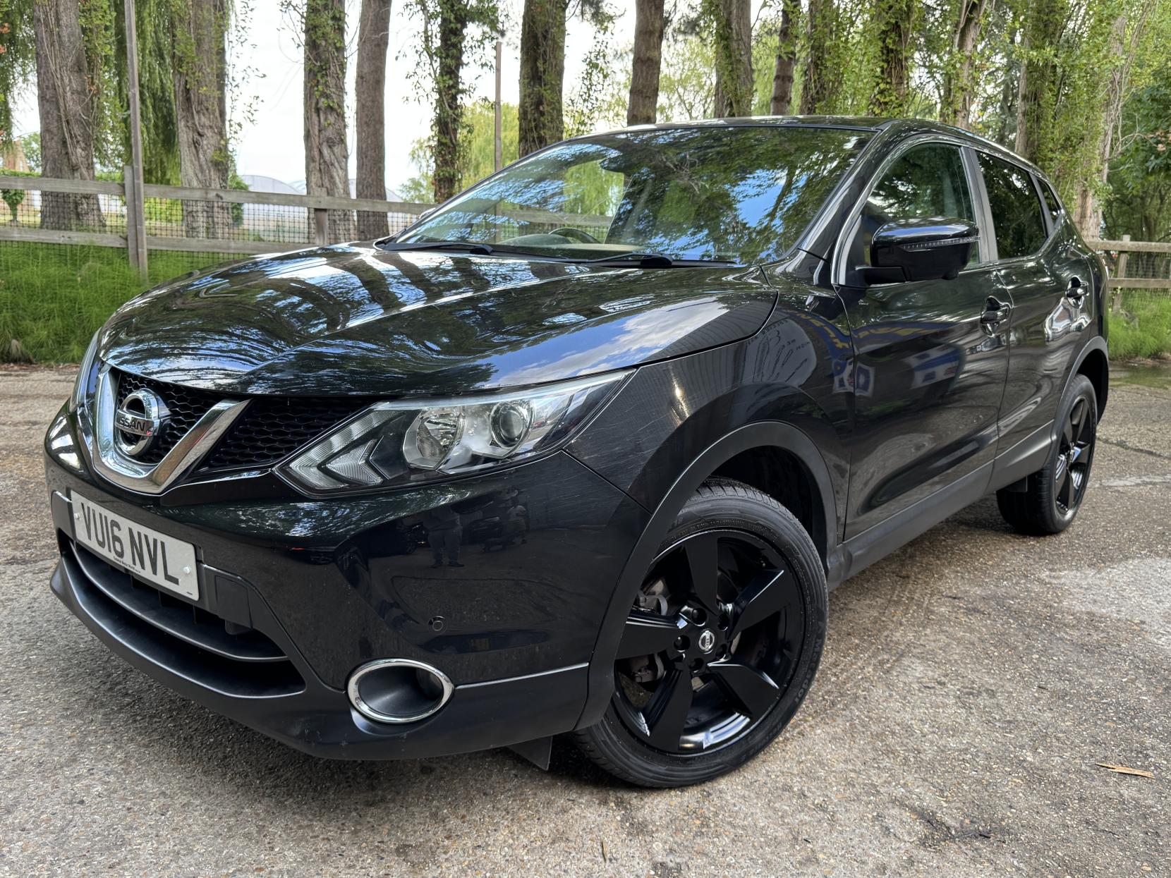 Nissan Qashqai 1.2 DIG-T n-tec SUV 5dr Petrol Manual 2WD Euro 6 (s/s) (115 ps)
