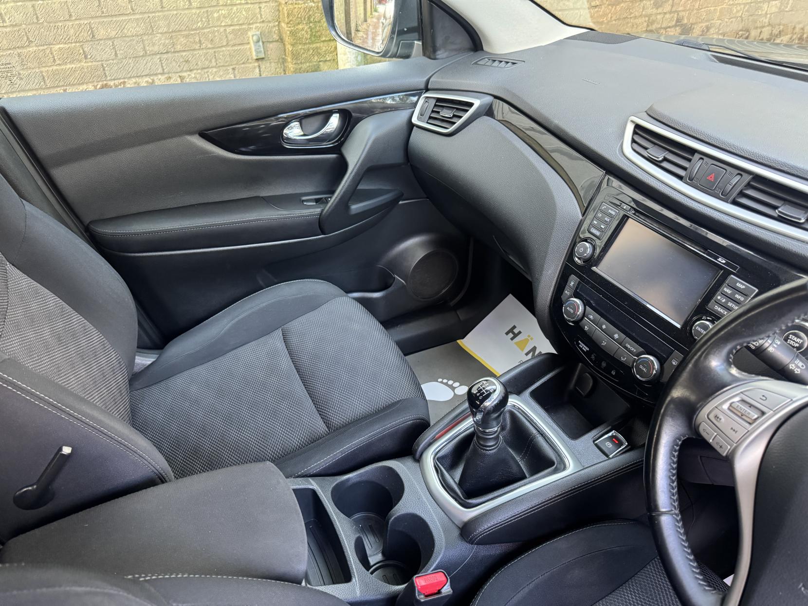Nissan Qashqai 1.2 DIG-T n-tec SUV 5dr Petrol Manual 2WD Euro 6 (s/s) (115 ps)