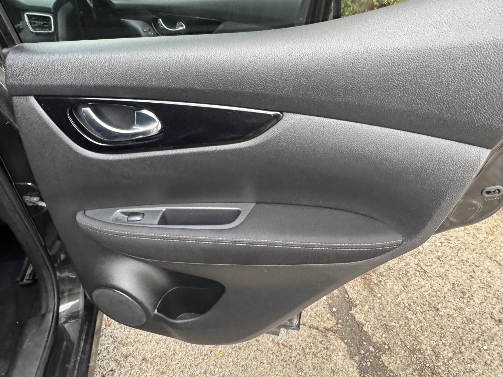 Nissan Qashqai 1.2 DIG-T n-tec SUV 5dr Petrol Manual 2WD Euro 6 (s/s) (115 ps)
