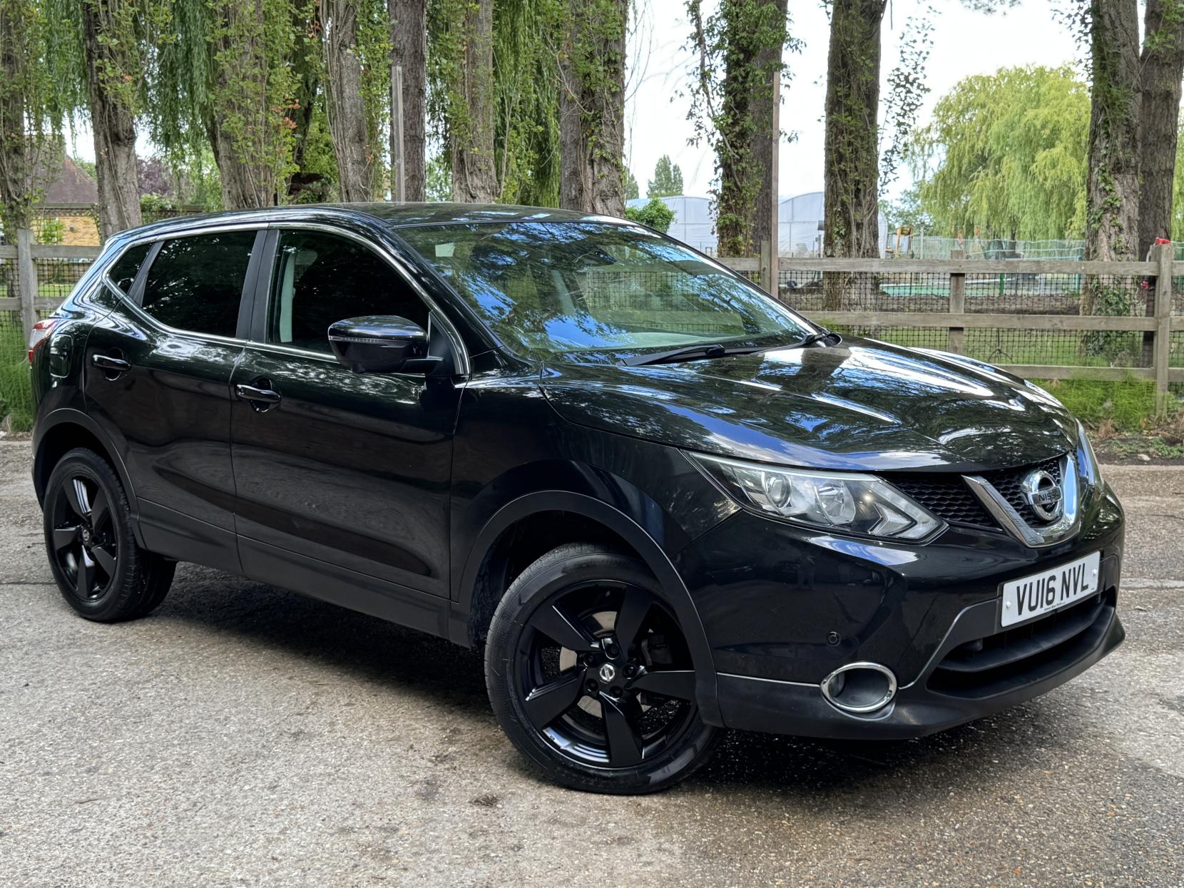 Nissan Qashqai 1.2 DIG-T n-tec SUV 5dr Petrol Manual 2WD Euro 6 (s/s) (115 ps)