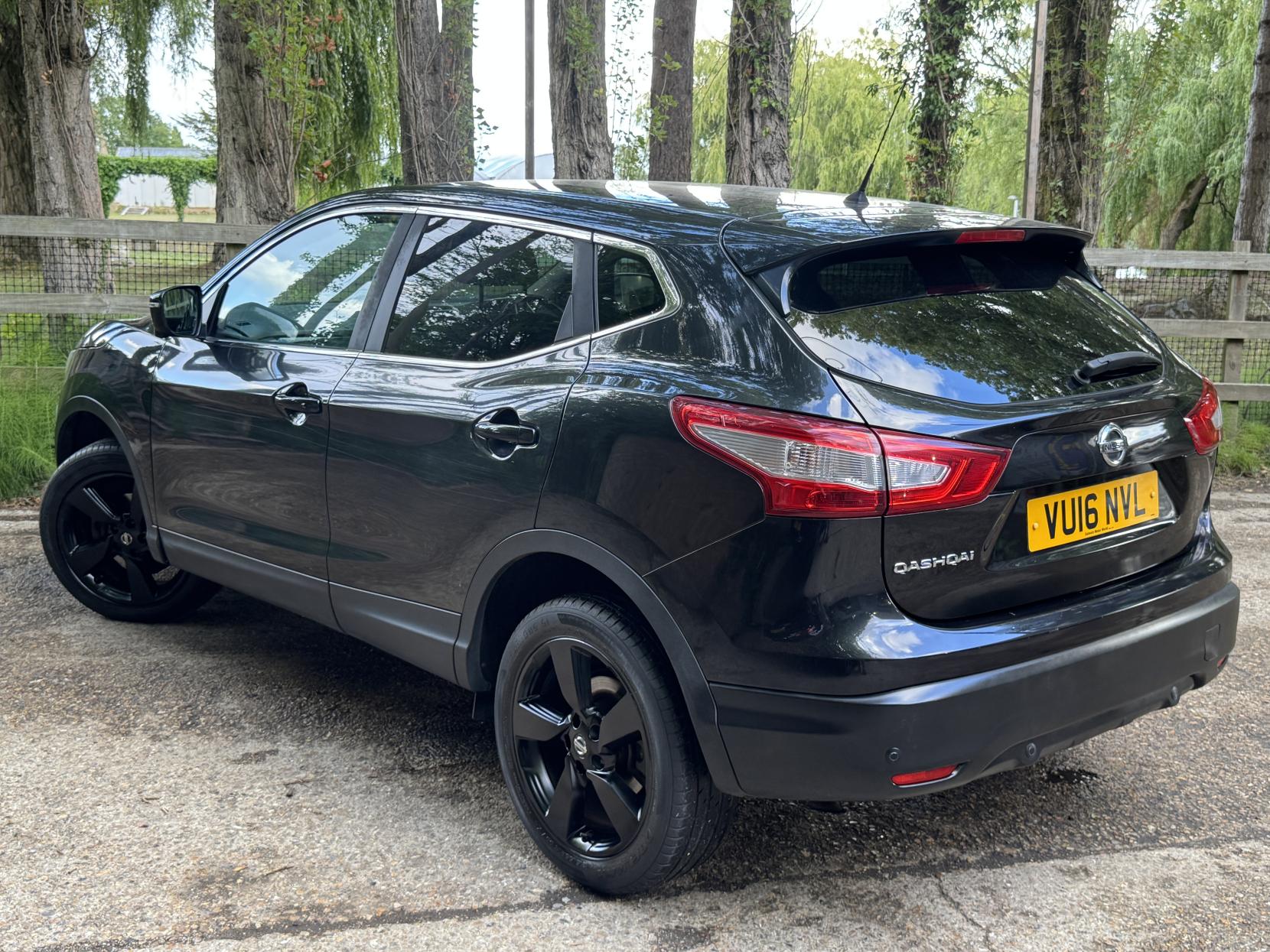 Nissan Qashqai 1.2 DIG-T n-tec SUV 5dr Petrol Manual 2WD Euro 6 (s/s) (115 ps)