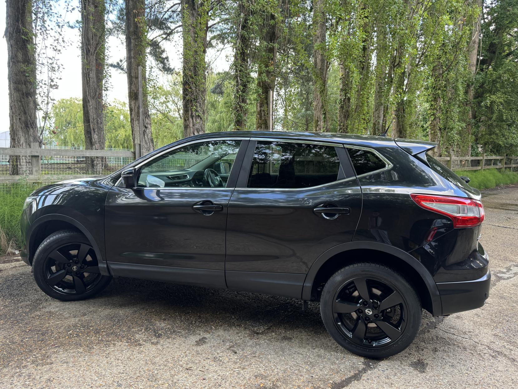 Nissan Qashqai 1.2 DIG-T n-tec SUV 5dr Petrol Manual 2WD Euro 6 (s/s) (115 ps)