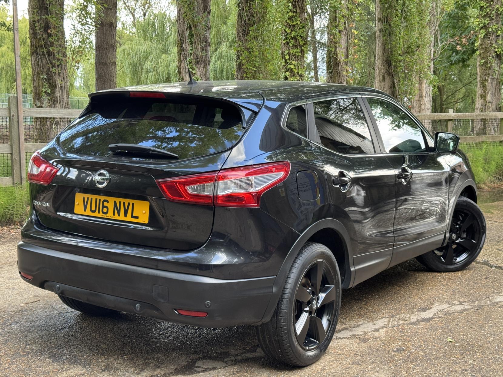 Nissan Qashqai 1.2 DIG-T n-tec SUV 5dr Petrol Manual 2WD Euro 6 (s/s) (115 ps)