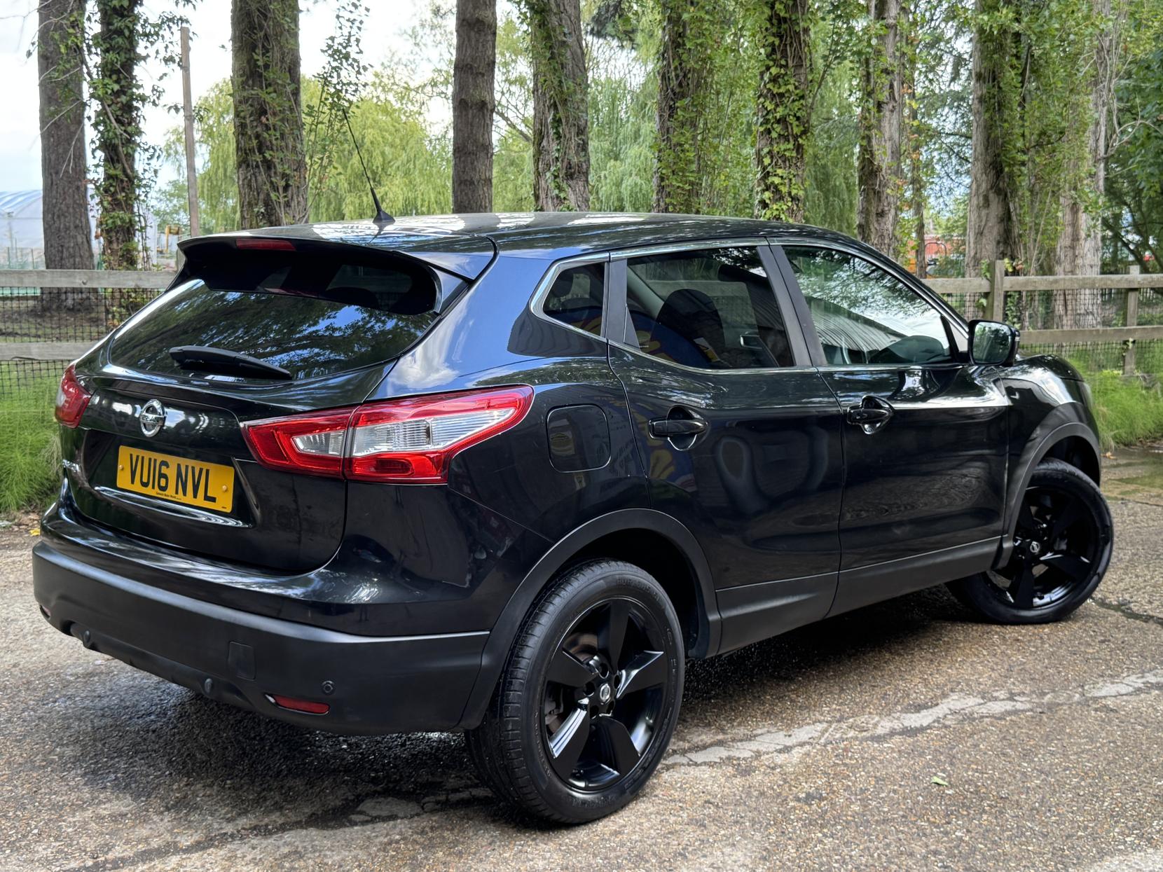 Nissan Qashqai 1.2 DIG-T n-tec SUV 5dr Petrol Manual 2WD Euro 6 (s/s) (115 ps)