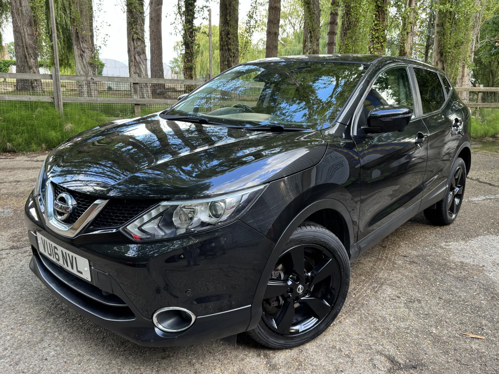 Nissan Qashqai 1.2 DIG-T n-tec SUV 5dr Petrol Manual 2WD Euro 6 (s/s) (115 ps)