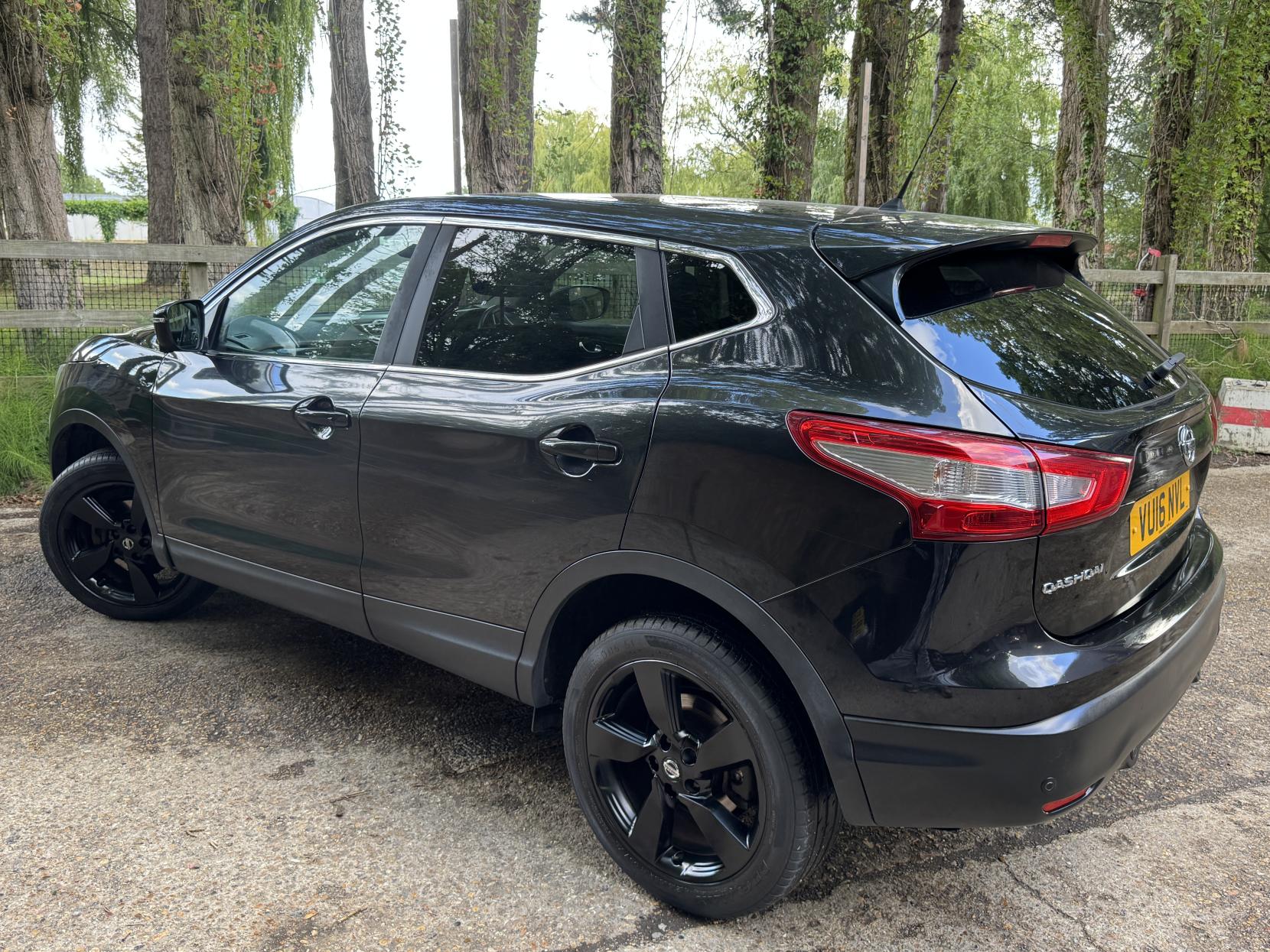 Nissan Qashqai 1.2 DIG-T n-tec SUV 5dr Petrol Manual 2WD Euro 6 (s/s) (115 ps)