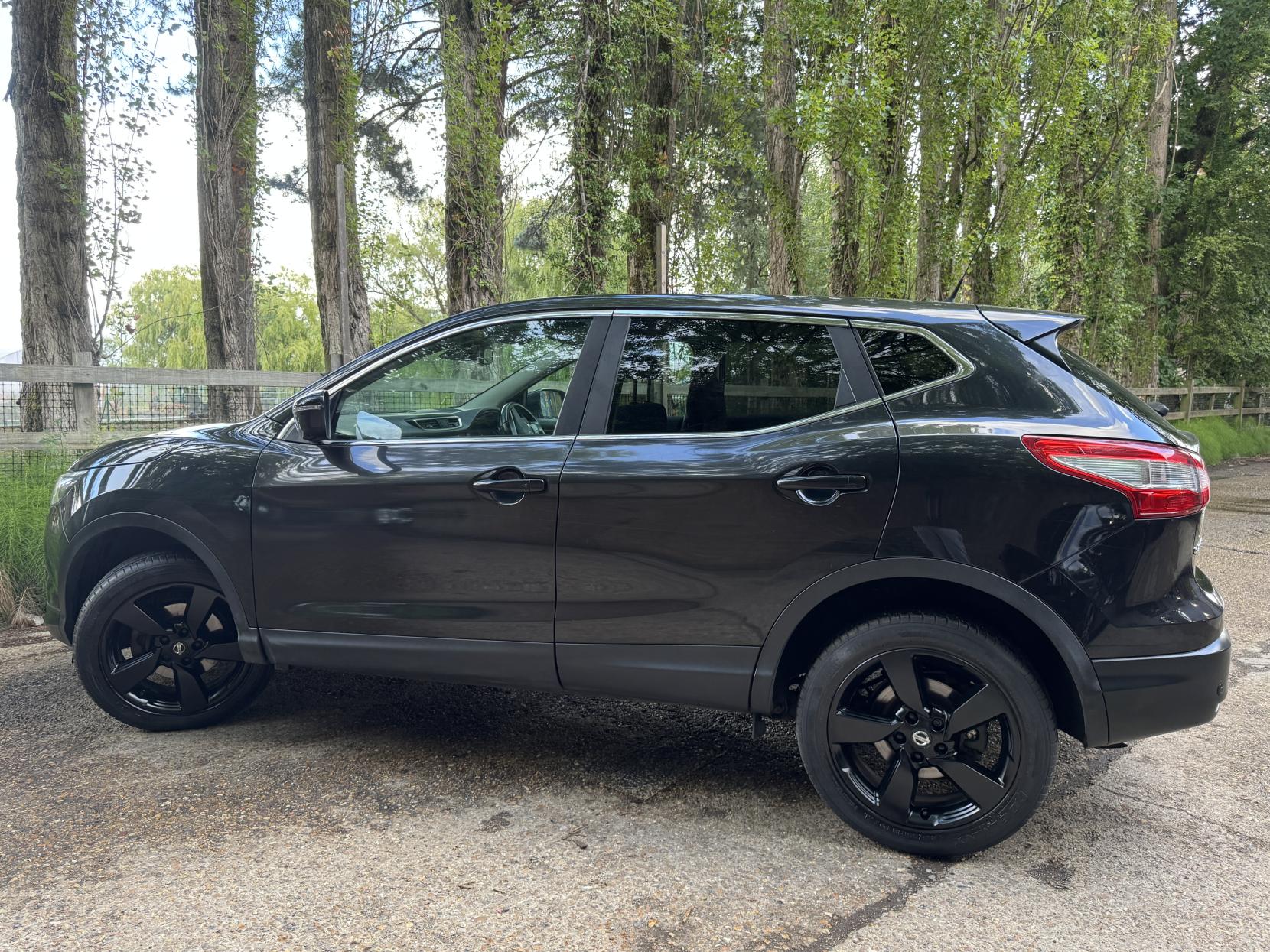 Nissan Qashqai 1.2 DIG-T n-tec SUV 5dr Petrol Manual 2WD Euro 6 (s/s) (115 ps)