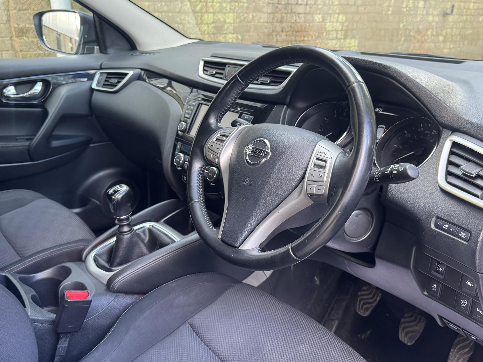 Nissan Qashqai 1.2 DIG-T n-tec SUV 5dr Petrol Manual 2WD Euro 6 (s/s) (115 ps)