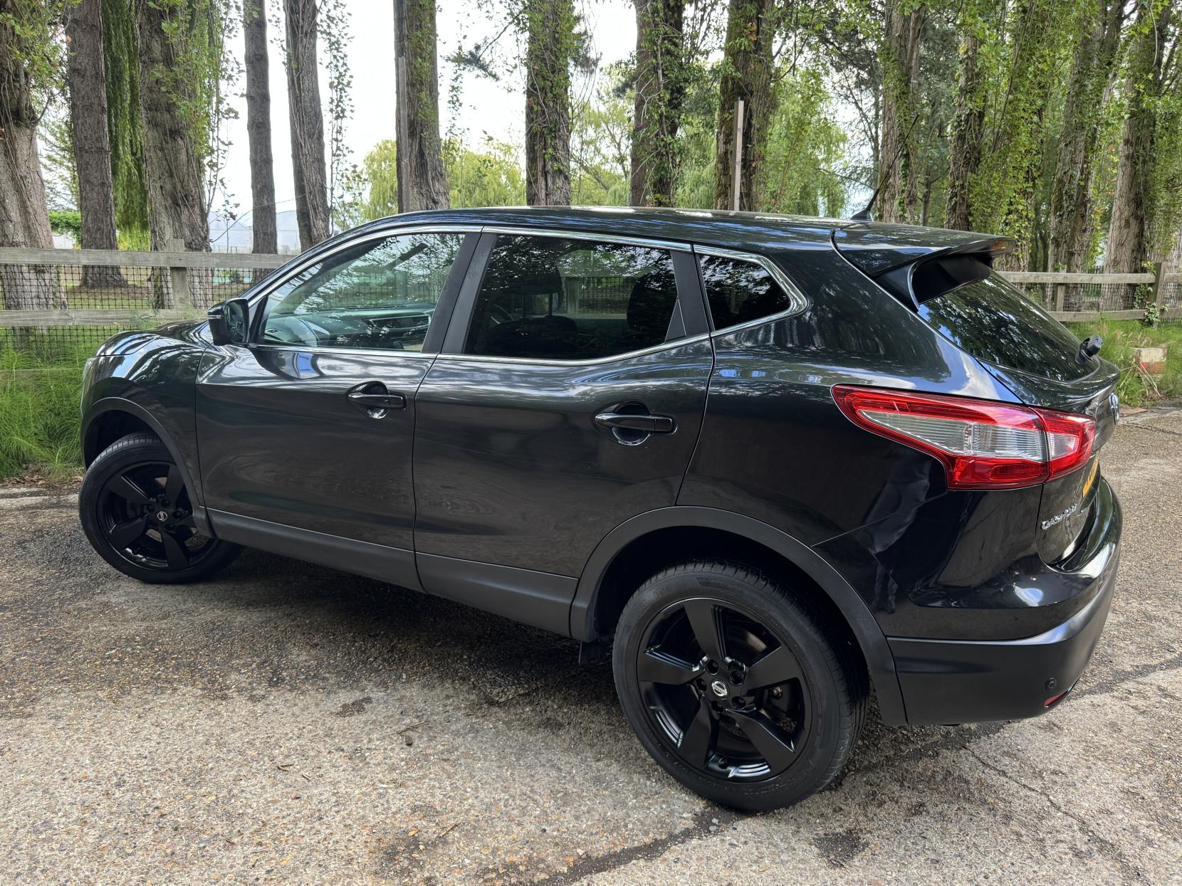 Nissan Qashqai 1.2 DIG-T n-tec SUV 5dr Petrol Manual 2WD Euro 6 (s/s) (115 ps)