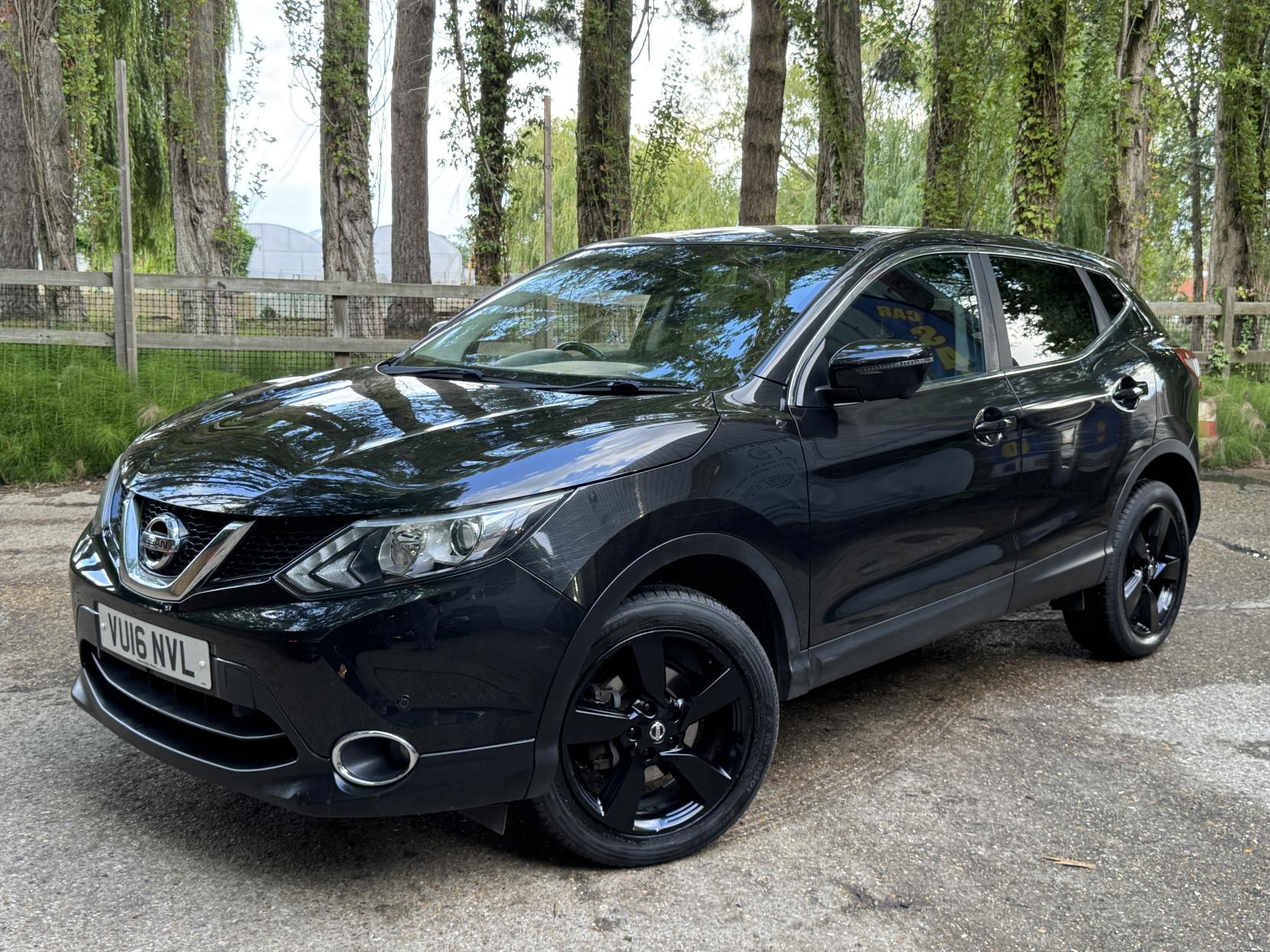 Nissan Qashqai 1.2 DIG-T n-tec SUV 5dr Petrol Manual 2WD Euro 6 (s/s) (115 ps)