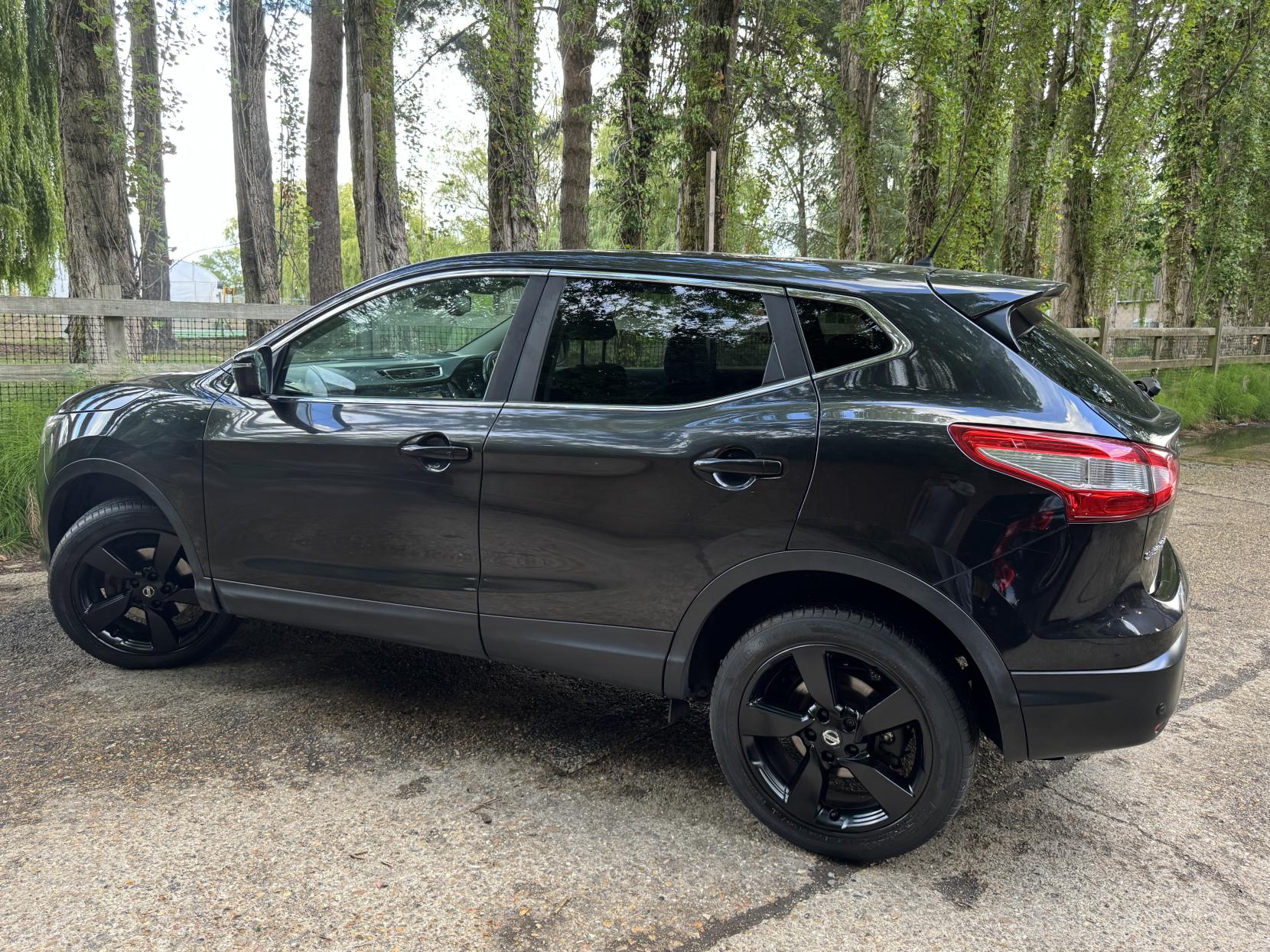 Nissan Qashqai 1.2 DIG-T n-tec SUV 5dr Petrol Manual 2WD Euro 6 (s/s) (115 ps)
