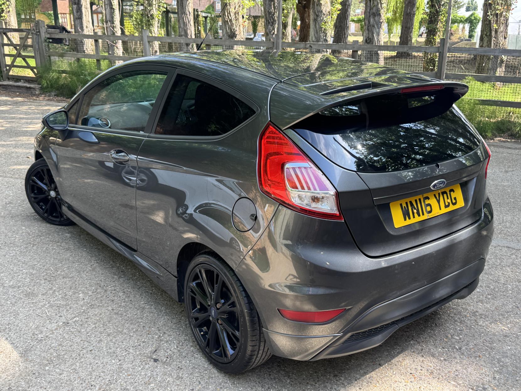 Ford Fiesta 1.0T EcoBoost Zetec S Hatchback 3dr Petrol Manual Euro 6 (s/s) (125 ps)
