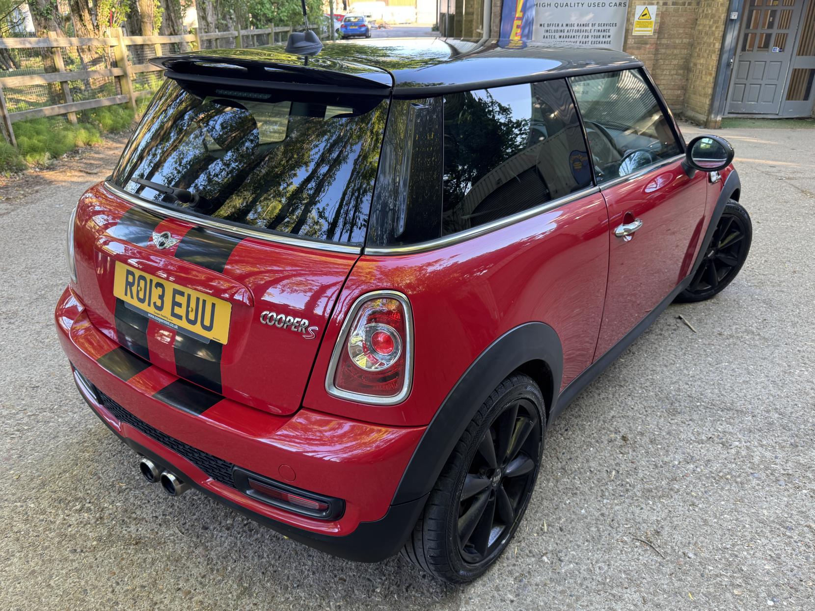 MINI Hatch 1.6 Cooper S Hatchback 3dr Petrol Manual Euro 5 (s/s) (184 ps)