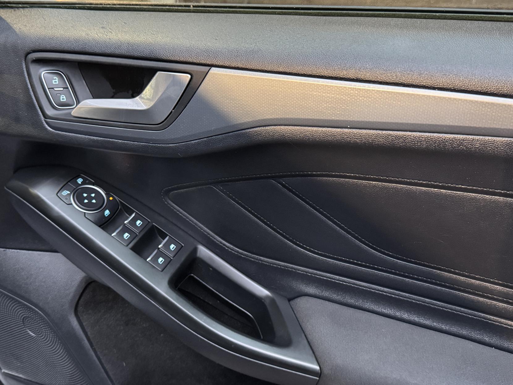 Ford Focus 1.0T EcoBoost Active Estate 5dr Petrol Auto Euro 6 (s/s) (125 ps)