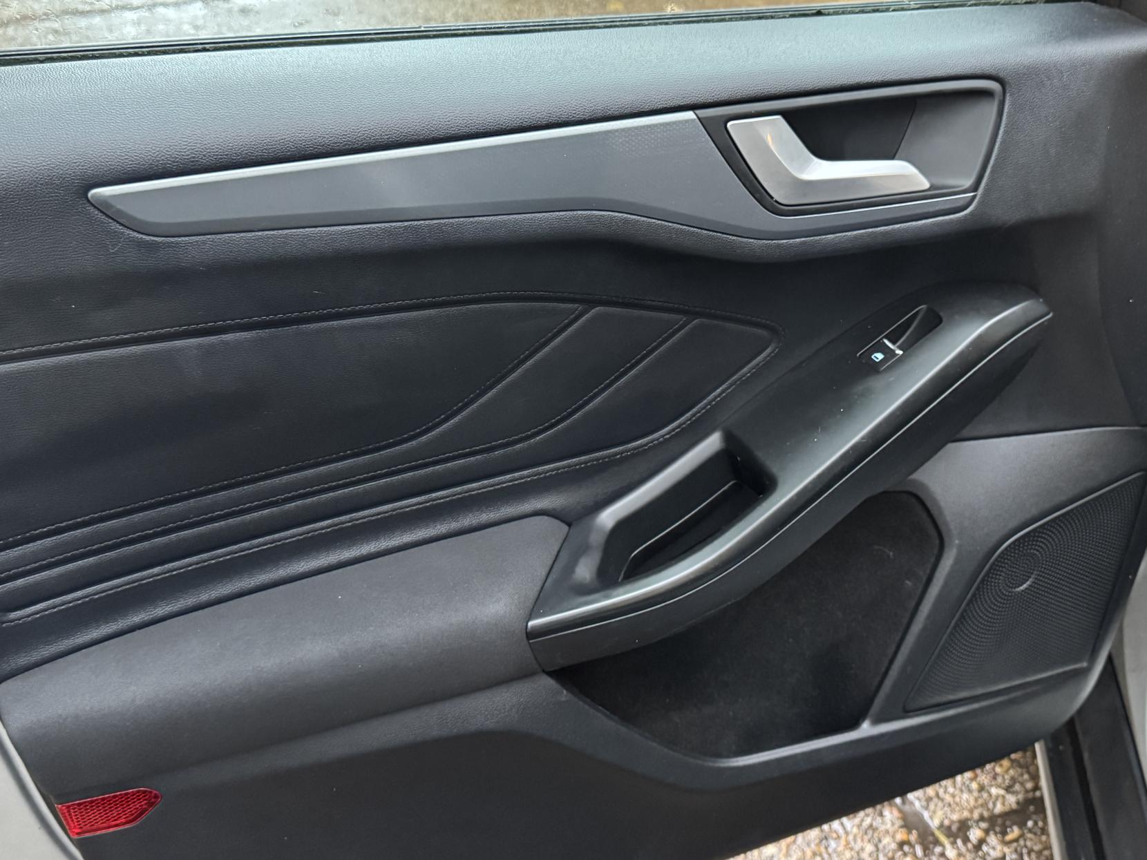 Ford Focus 1.0T EcoBoost Active Estate 5dr Petrol Auto Euro 6 (s/s) (125 ps)