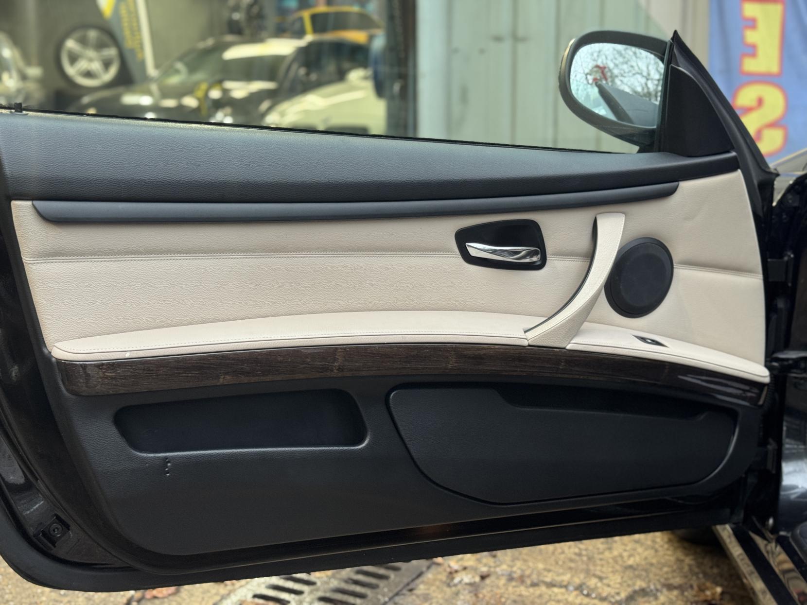 BMW 3 Series 2.0 320i SE Convertible 2dr Petrol Auto Euro 5 (170 ps)