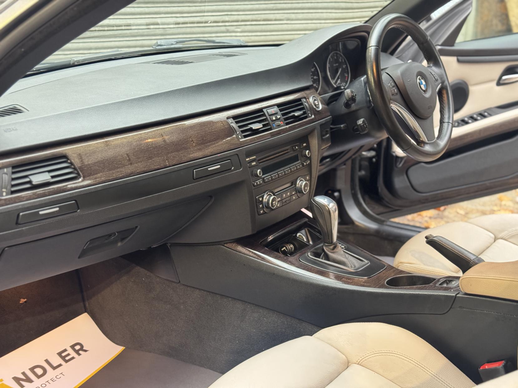 BMW 3 Series 2.0 320i SE Convertible 2dr Petrol Auto Euro 5 (170 ps)