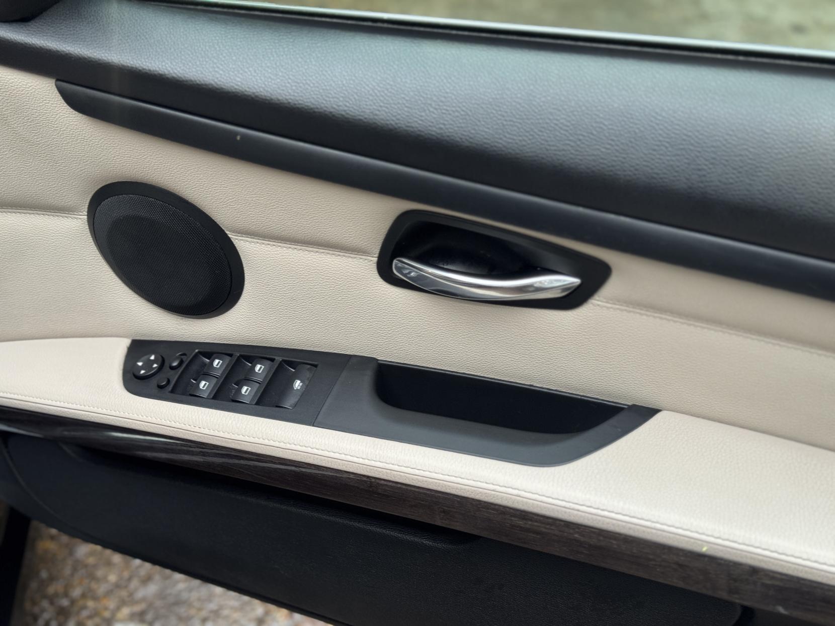 BMW 3 Series 2.0 320i SE Convertible 2dr Petrol Auto Euro 5 (170 ps)