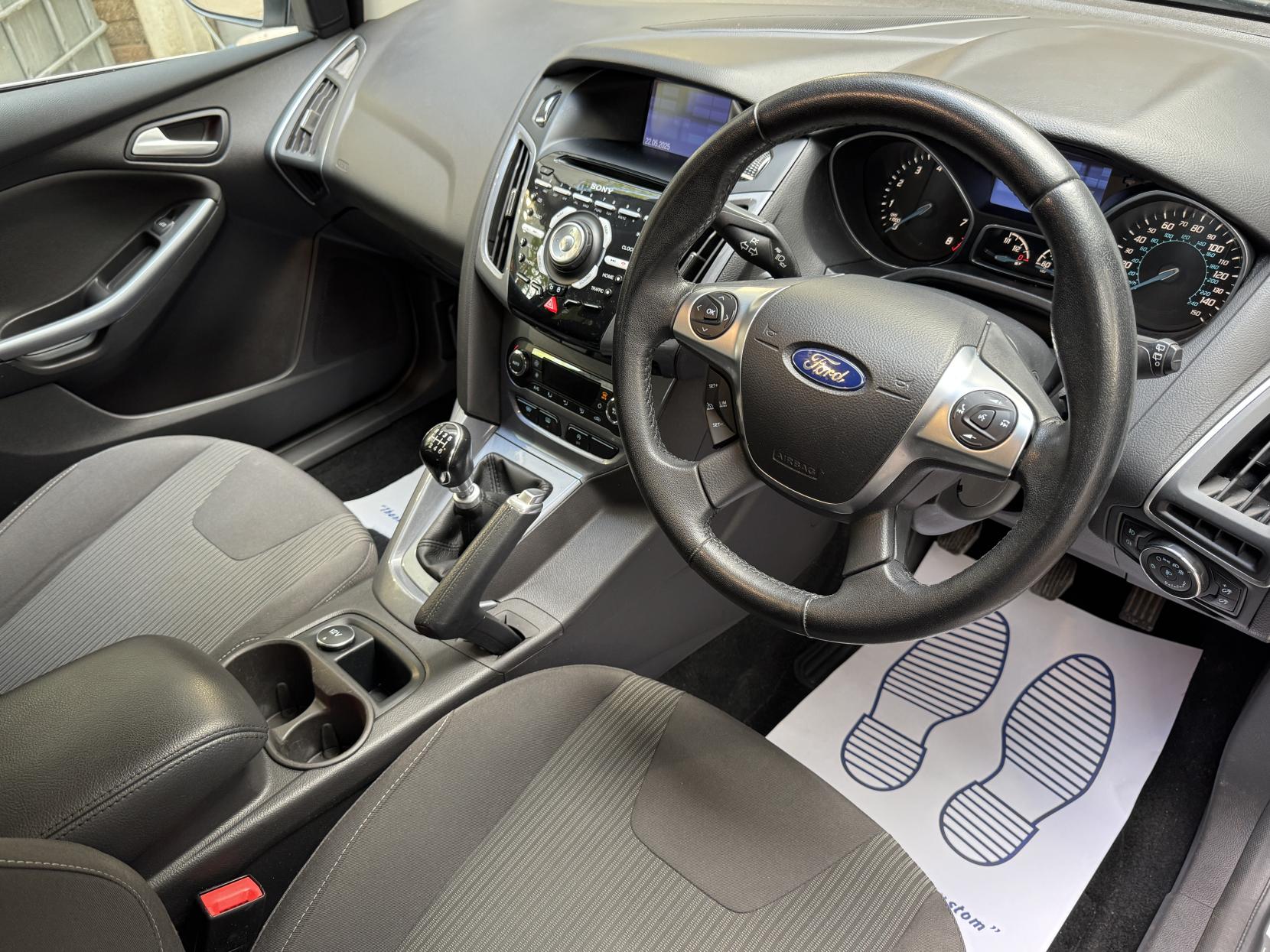 Ford Focus 1.0T EcoBoost Titanium Navigator Hatchback 5dr Petrol Manual Euro 5 (s/s) (125 ps)