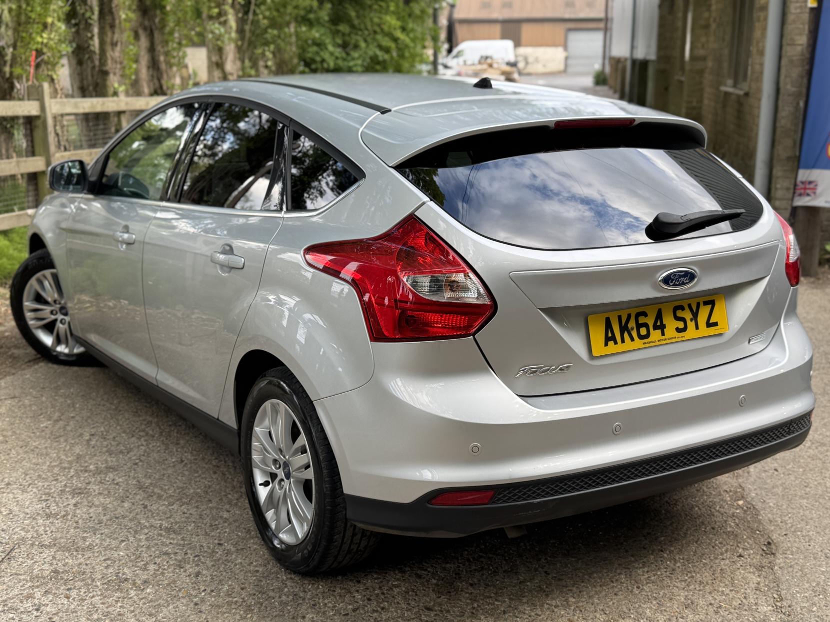 Ford Focus 1.0T EcoBoost Titanium Navigator Hatchback 5dr Petrol Manual Euro 5 (s/s) (125 ps)