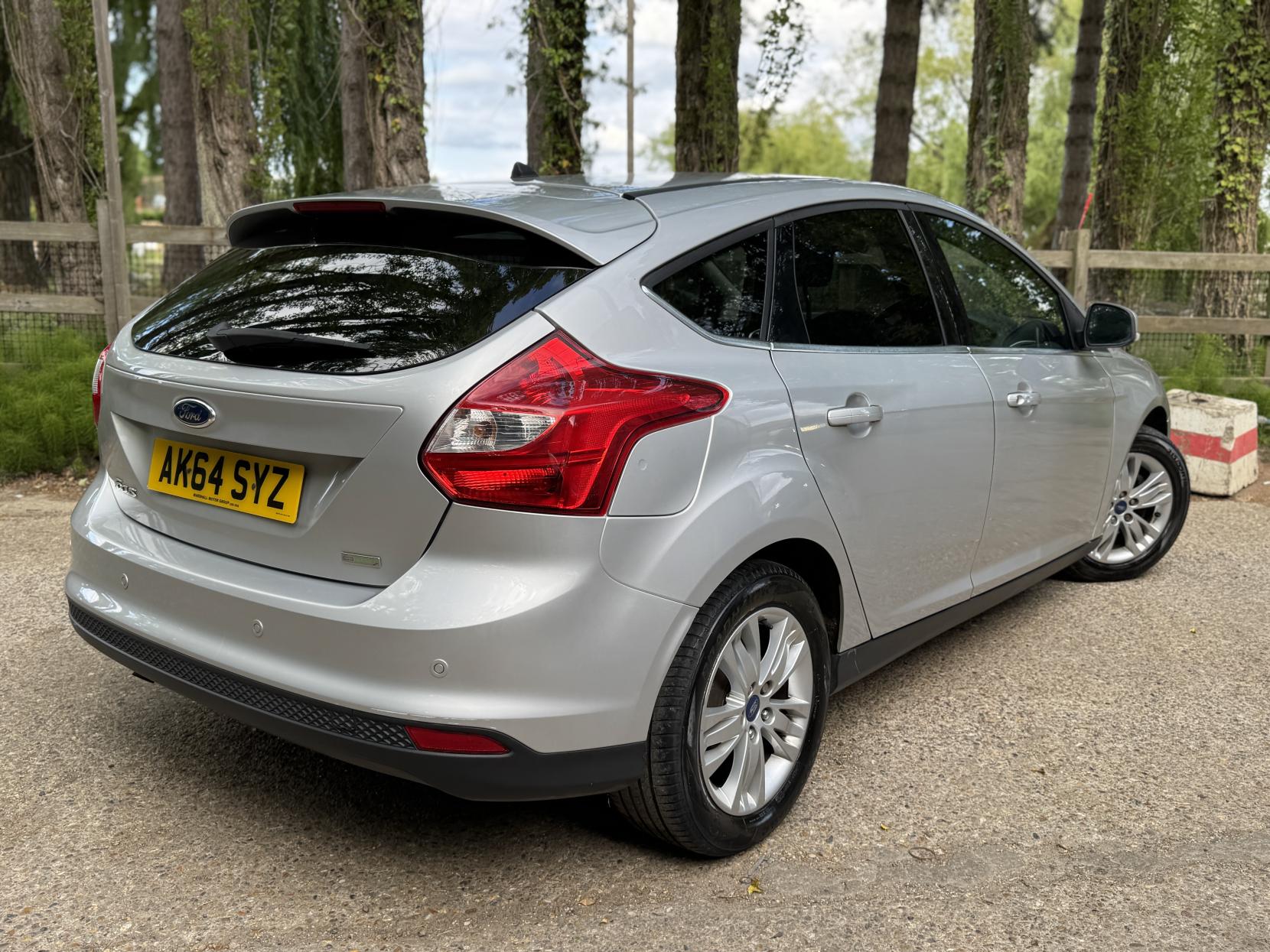 Ford Focus 1.0T EcoBoost Titanium Navigator Hatchback 5dr Petrol Manual Euro 5 (s/s) (125 ps)