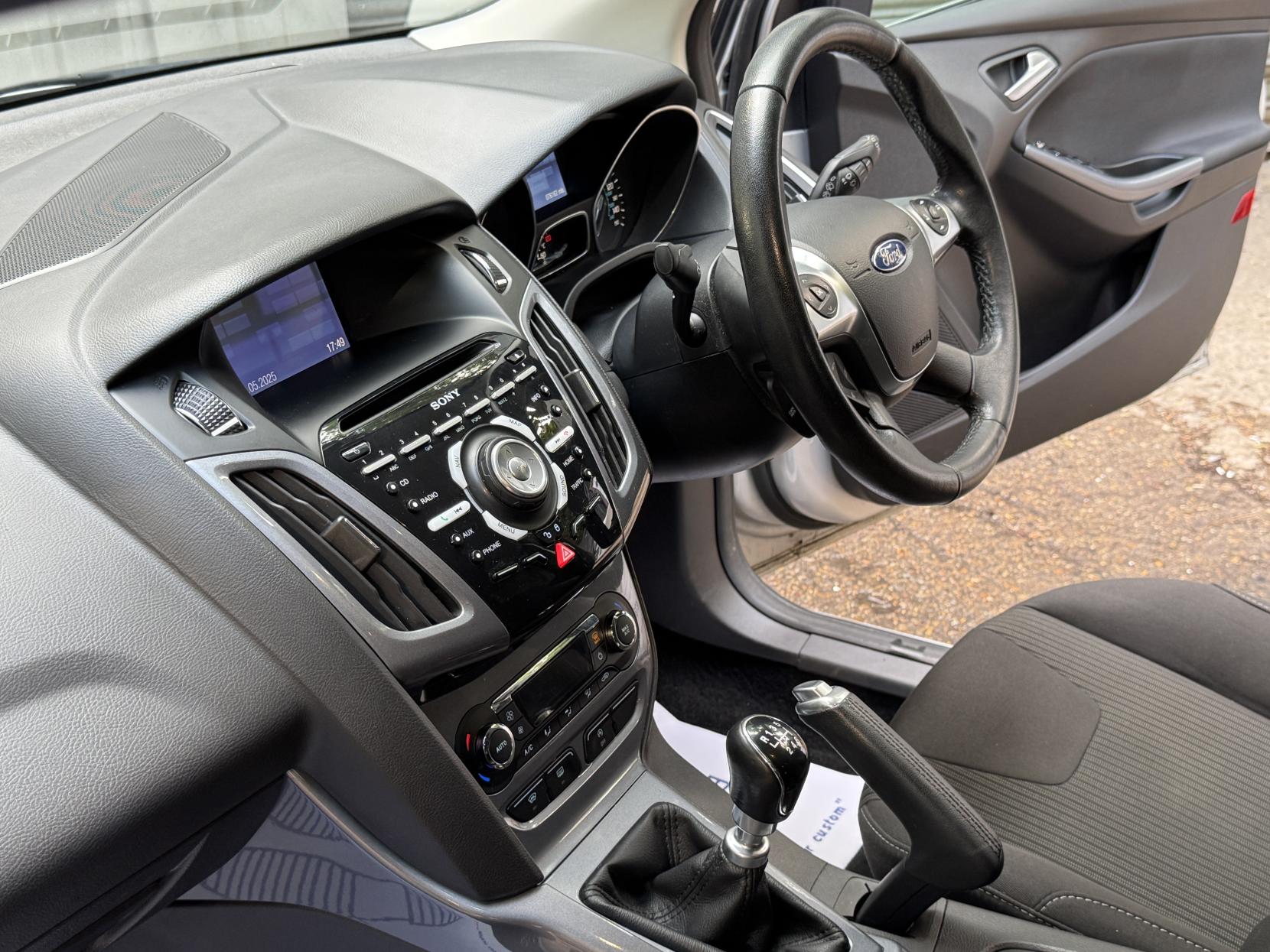 Ford Focus 1.0T EcoBoost Titanium Navigator Hatchback 5dr Petrol Manual Euro 5 (s/s) (125 ps)