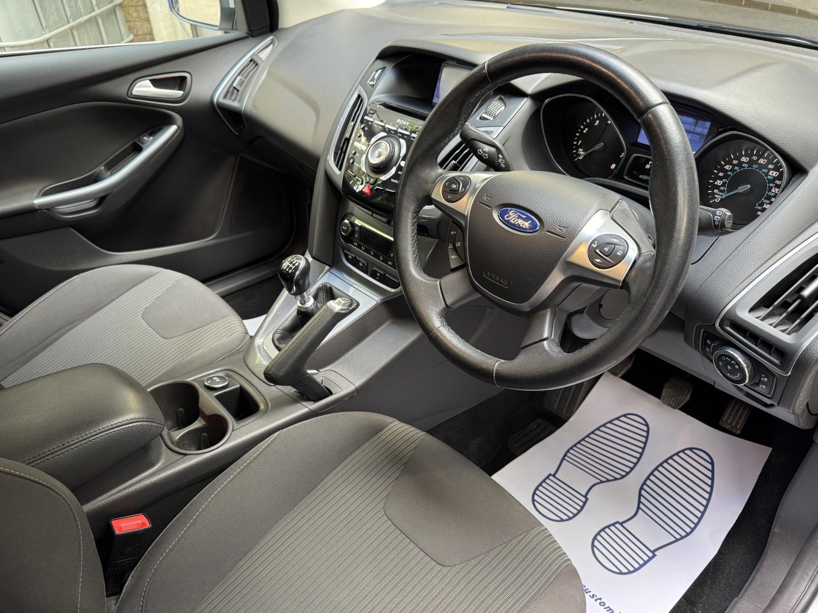 Ford Focus 1.0T EcoBoost Titanium Navigator Hatchback 5dr Petrol Manual Euro 5 (s/s) (125 ps)