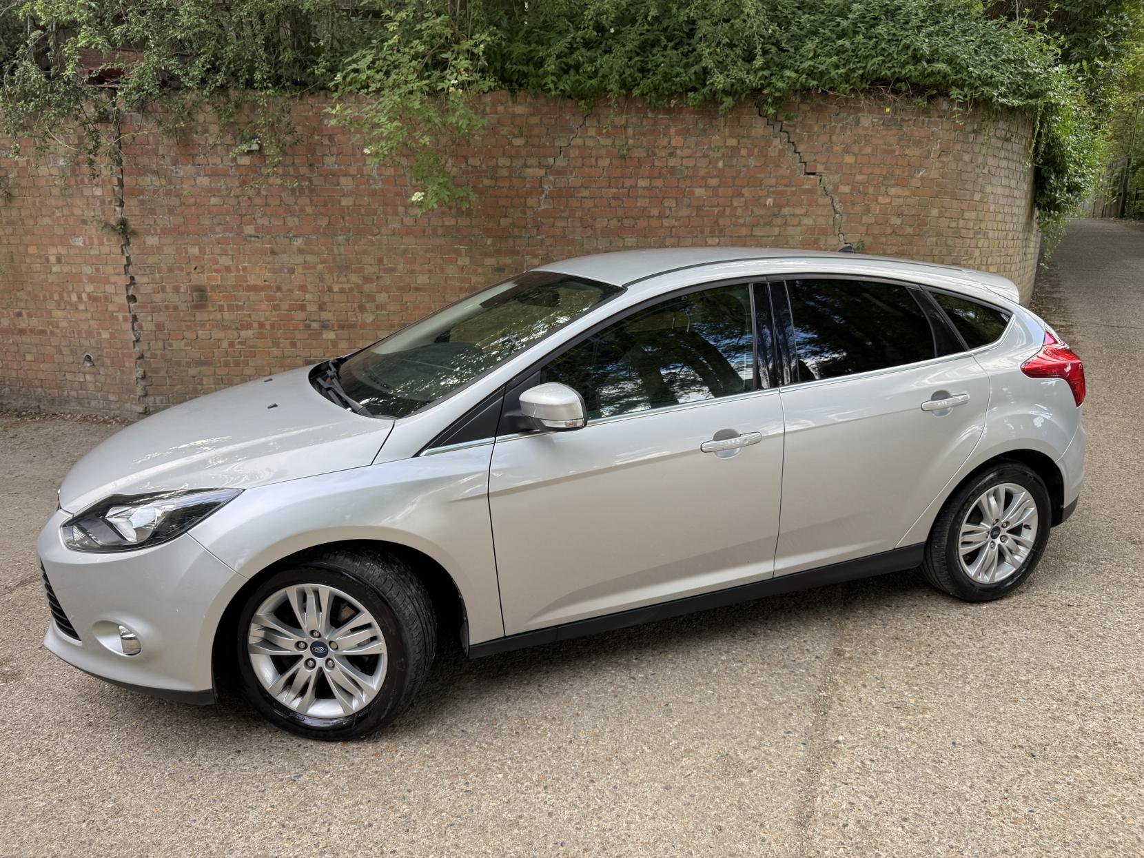 Ford Focus 1.0T EcoBoost Titanium Navigator Hatchback 5dr Petrol Manual Euro 5 (s/s) (125 ps)