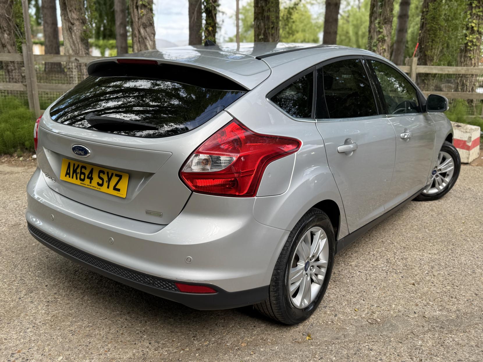 Ford Focus 1.0T EcoBoost Titanium Navigator Hatchback 5dr Petrol Manual Euro 5 (s/s) (125 ps)