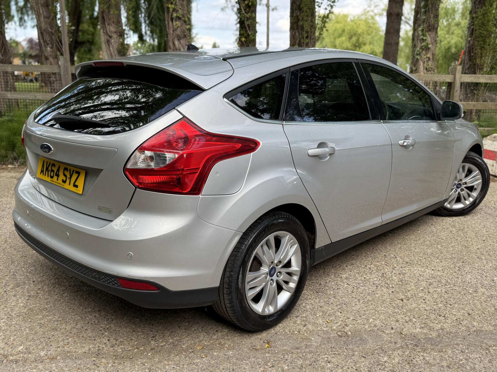 Ford Focus 1.0T EcoBoost Titanium Navigator Hatchback 5dr Petrol Manual Euro 5 (s/s) (125 ps)