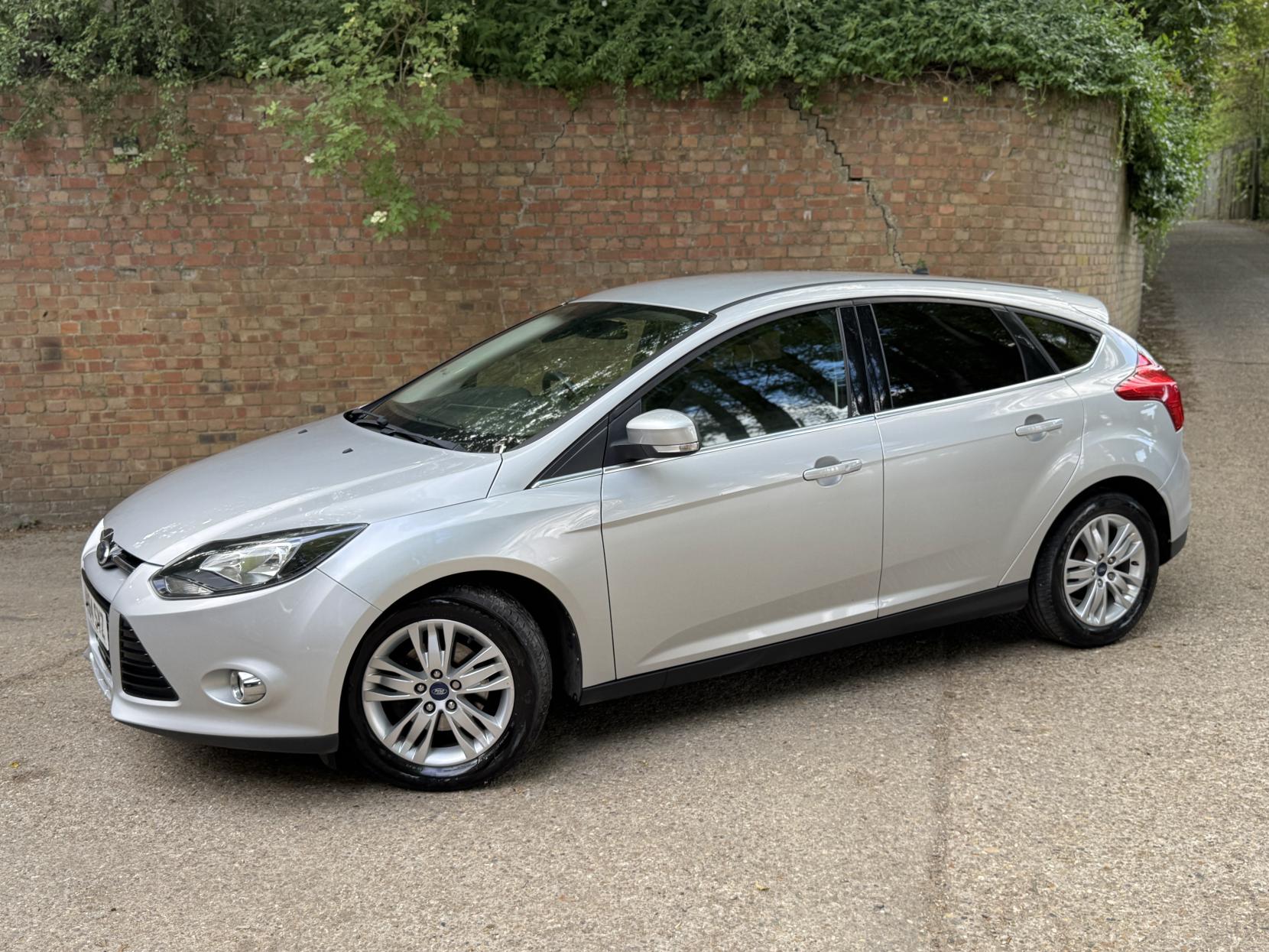 Ford Focus 1.0T EcoBoost Titanium Navigator Hatchback 5dr Petrol Manual Euro 5 (s/s) (125 ps)