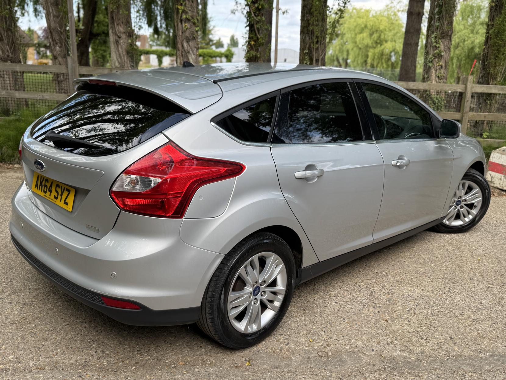 Ford Focus 1.0T EcoBoost Titanium Navigator Hatchback 5dr Petrol Manual Euro 5 (s/s) (125 ps)
