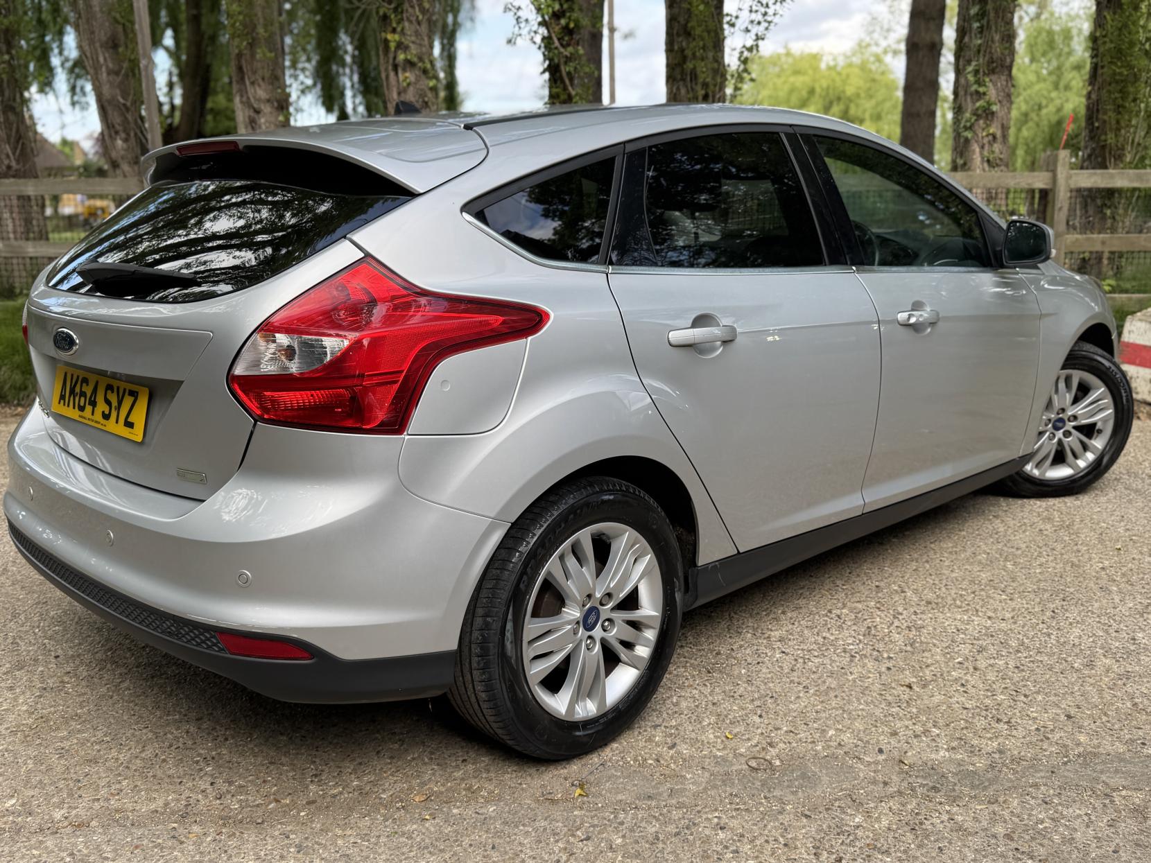 Ford Focus 1.0T EcoBoost Titanium Navigator Hatchback 5dr Petrol Manual Euro 5 (s/s) (125 ps)