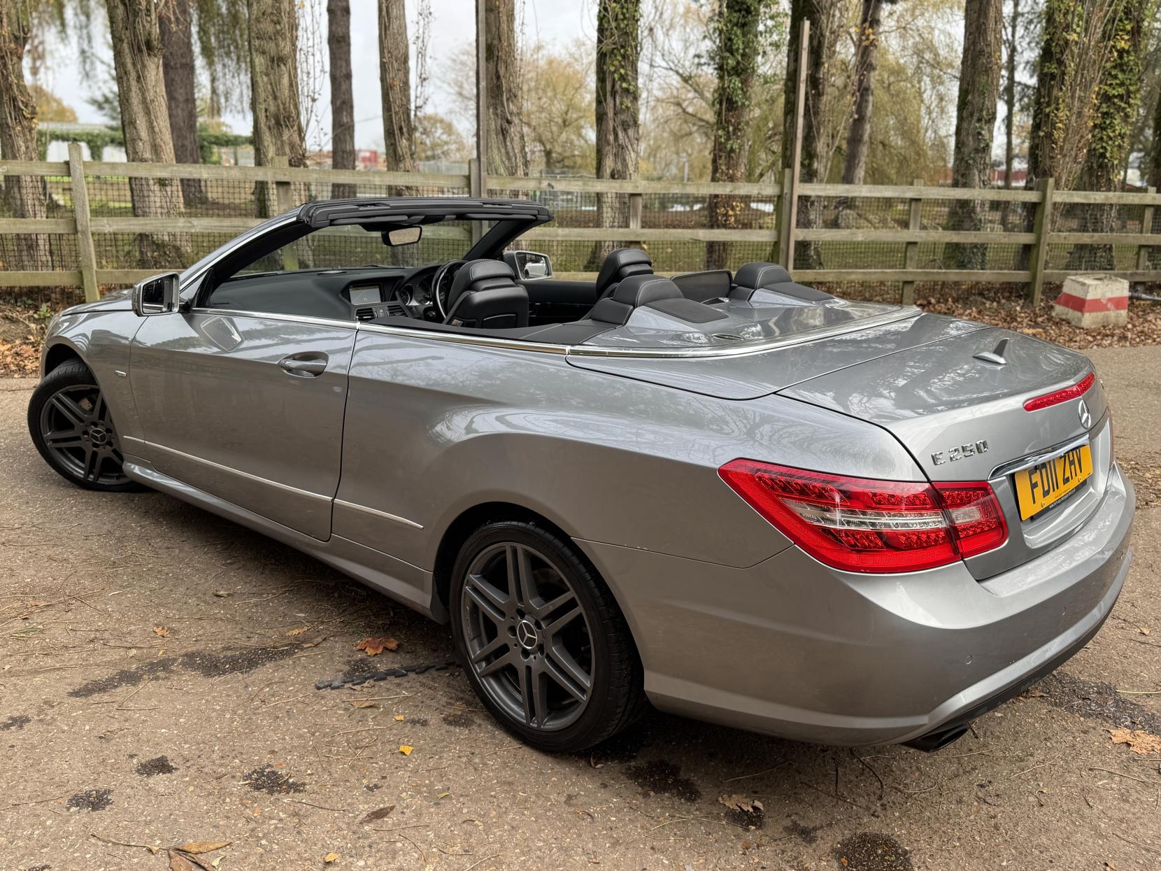 Mercedes-Benz E Class 1.8 E250 CGI BlueEfficiency Sport Cabriolet 2dr Petrol Tiptronic Euro 5 (204 ps)