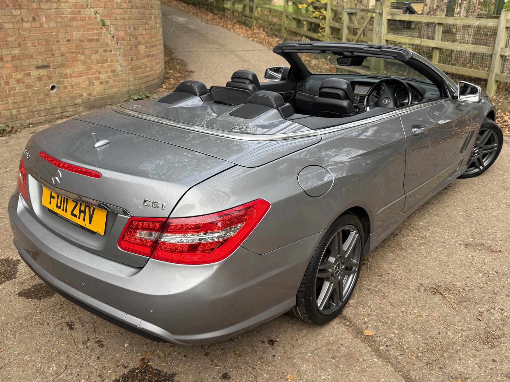 Mercedes-Benz E Class 1.8 E250 CGI BlueEfficiency Sport Cabriolet 2dr Petrol Tiptronic Euro 5 (204 ps)