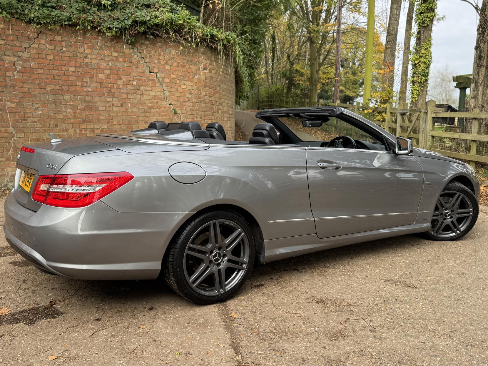 Mercedes-Benz E Class 1.8 E250 CGI BlueEfficiency Sport Cabriolet 2dr Petrol Tiptronic Euro 5 (204 ps)