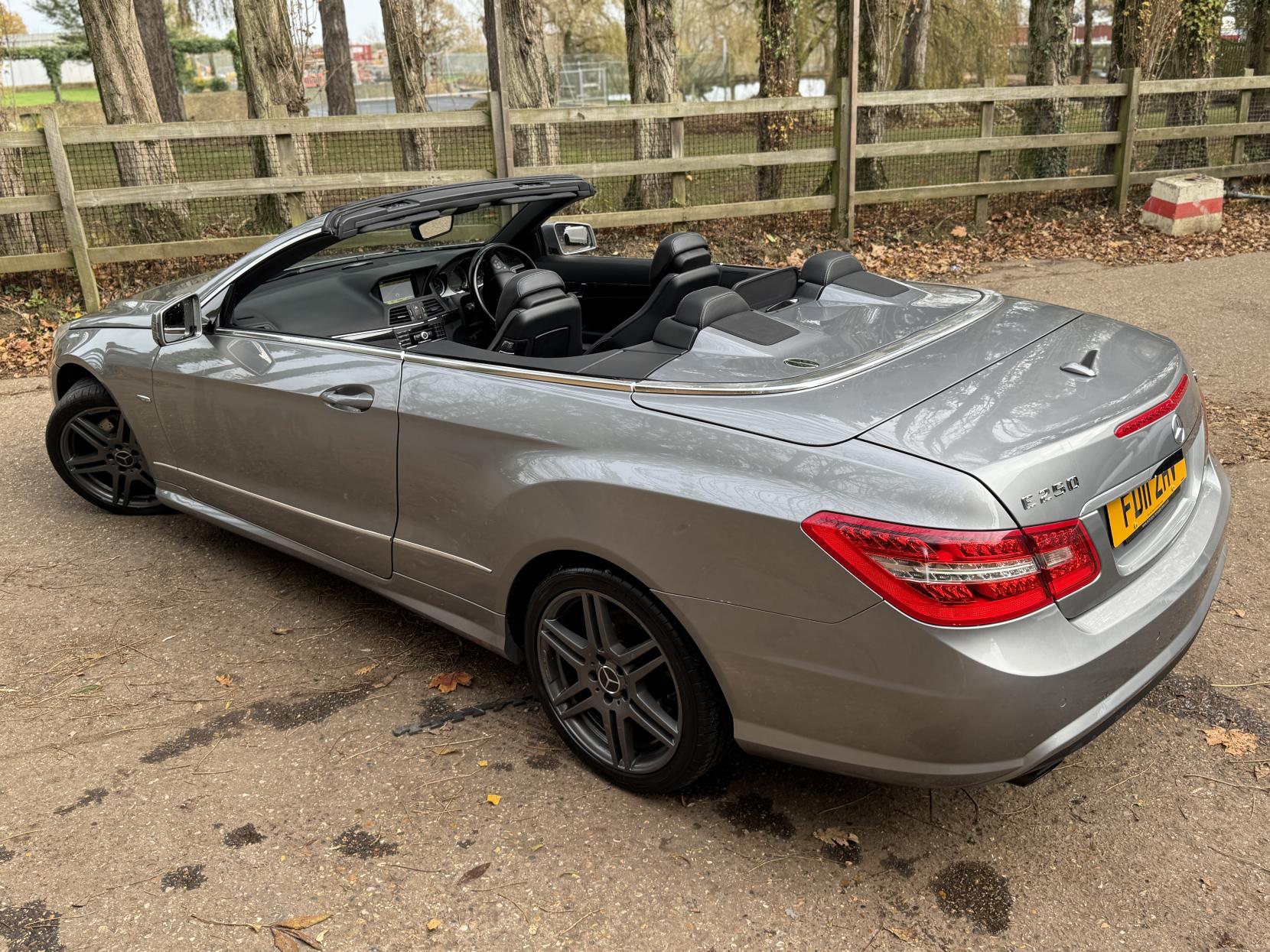 Mercedes-Benz E Class 1.8 E250 CGI BlueEfficiency Sport Cabriolet 2dr Petrol Tiptronic Euro 5 (204 ps)