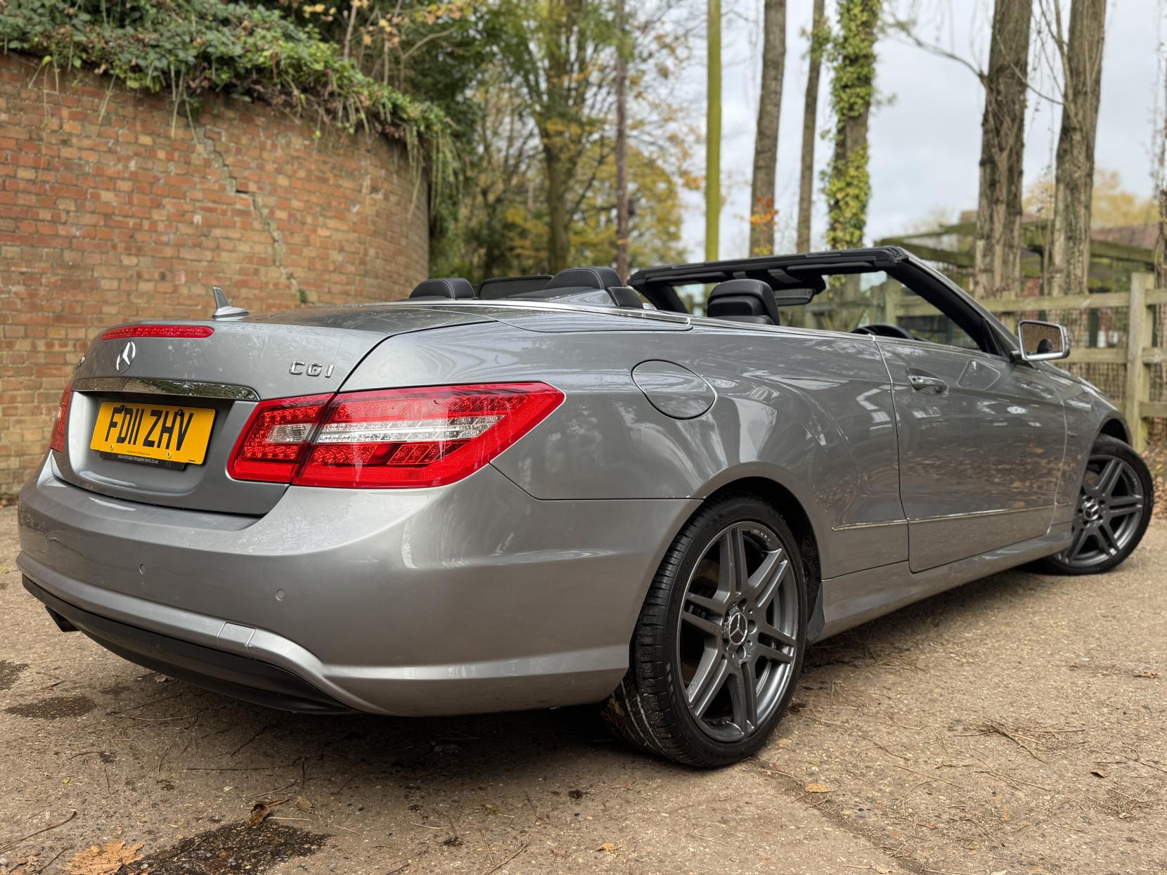 Mercedes-Benz E Class 1.8 E250 CGI BlueEfficiency Sport Cabriolet 2dr Petrol Tiptronic Euro 5 (204 ps)