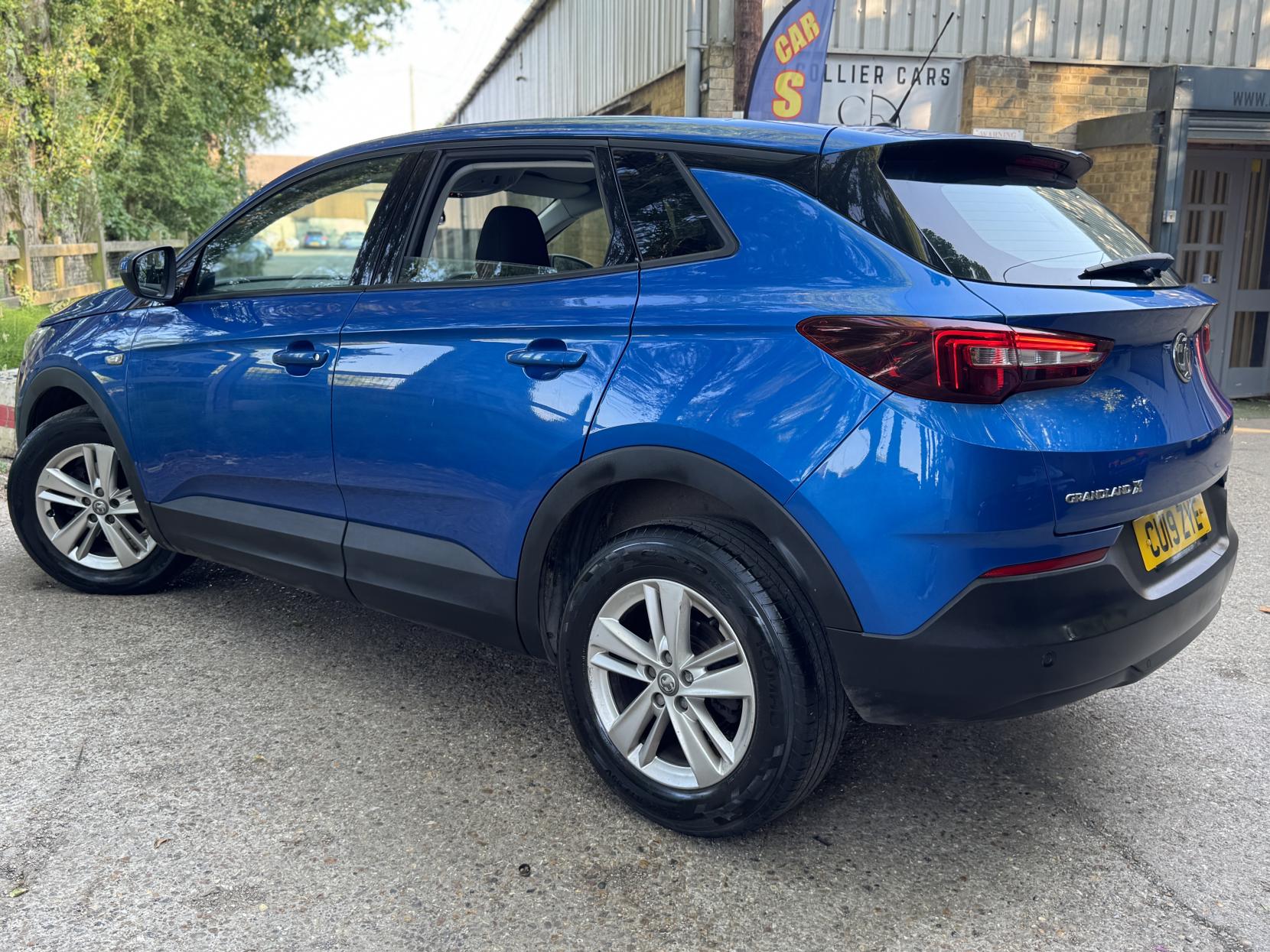 Vauxhall Grandland X 1.2 Turbo GPF SE SUV 5dr Petrol Manual Euro 6 (s/s) (130 ps)