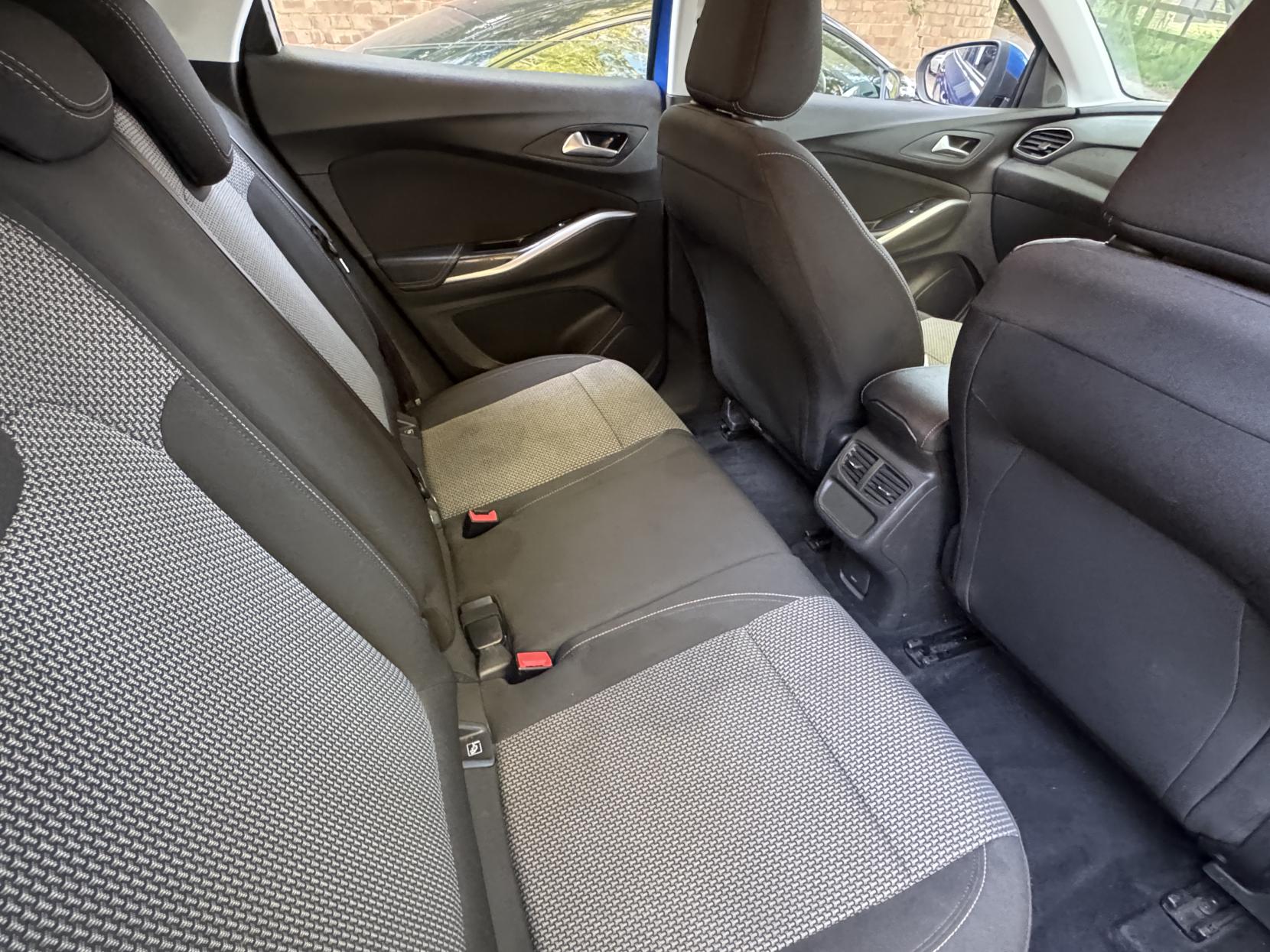 Vauxhall Grandland X 1.2 Turbo GPF SE SUV 5dr Petrol Manual Euro 6 (s/s) (130 ps)