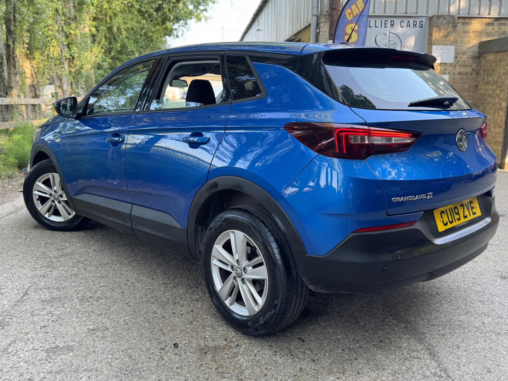 Vauxhall Grandland X 1.2 Turbo GPF SE SUV 5dr Petrol Manual Euro 6 (s/s) (130 ps)